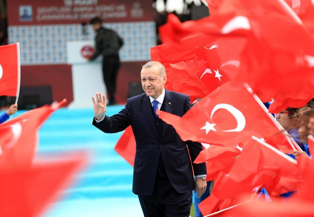Ο Ερντογάν τζογάρει με την οικονομία – Η Τουρκία “αυθόρμητα δολαριοποιείται”