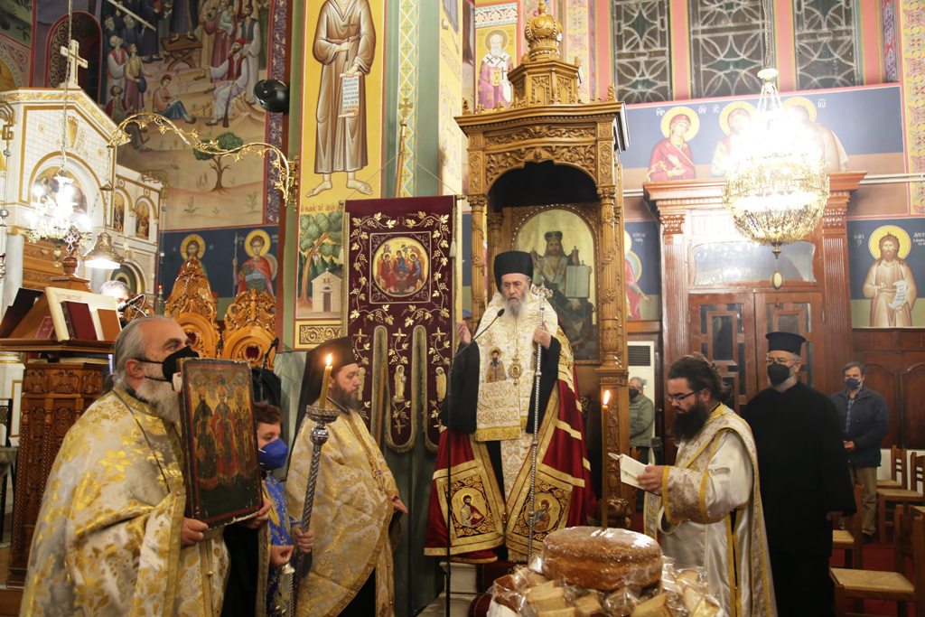 Εσπερινός των Τριών Ιεραρχών στο Αγρίνιο