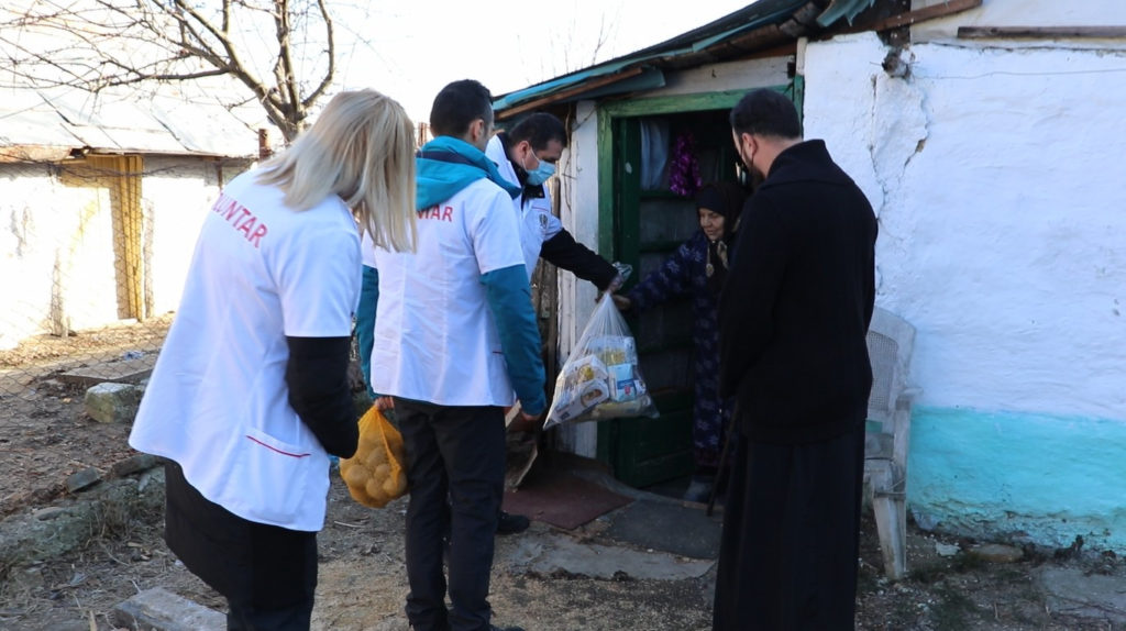 Ajutor al voluntarilor Paraclisului Catedralei Naționale pentru 30 de familii nevoiașe