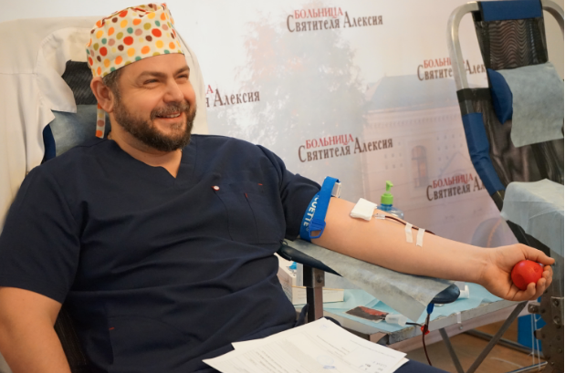 Врачи церковной больницы сдали кровь для подопечных фонда «Подари жизнь»