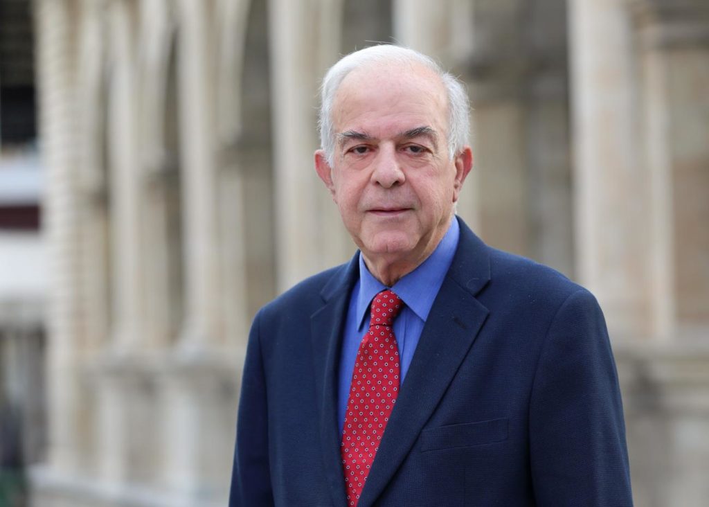 Λαμπρινός για τον νέο Αρχιεπίσκοπο: Να στηρίξει το παρόν και το μέλλον της Εκκλησίας της Κρήτης