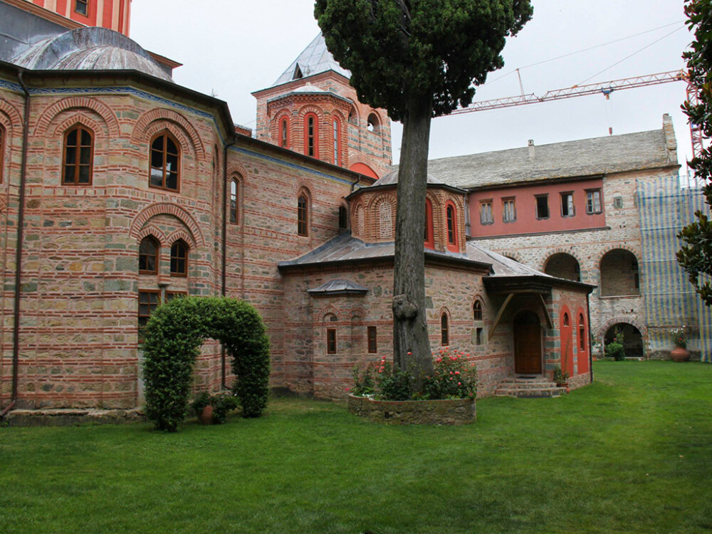 COVID-19 помита светогорския Монастир Филотей. Почина трети неваксиниран монах, двама са хоспитализирани, петима са заразени