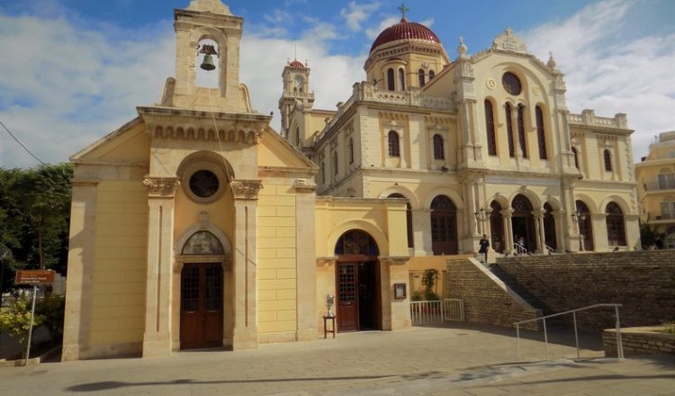 Ήχησαν χαρμόσυνα οι καμπάνες σε Ρέθυμνο και Ηράκλειο