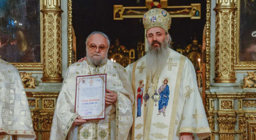 Un profesor emerit al Facultății de Teologie din Iași a primit Crucea Patriarhală