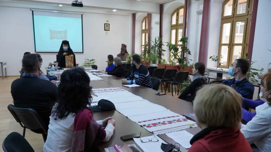 IPS Casian la simpozionul dedicat Sf. Trei Ierarhi: Oferă răspuns la provocările lumii contemporane