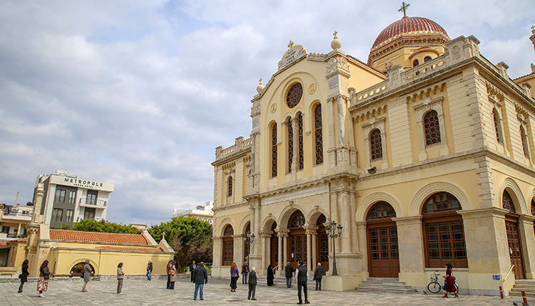Η Εκκλησία της Κρήτης διαψεύδει συκοφαντίες κληρικού