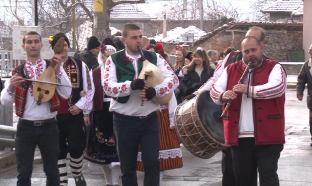 Εορταστικές τελετουργίες την ημέρα του Αγίου Ιωάννη του Βαπτιστή στη Βουλγαρία
