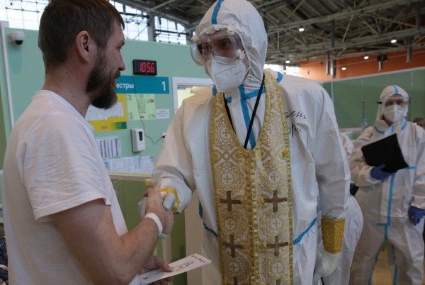 Ρωσία: Διευκολύνεται η επίσκεψη ιερέων στα νοσοκομεία