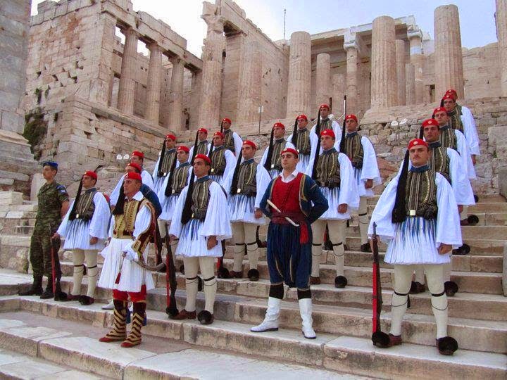 Ο Αη Γιώργης ο “Φουστανελάς” και η Προεδρική Φρουρά