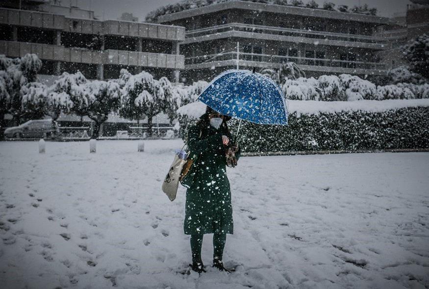 Intense storm front blankets much of Greece with snow on Mon.; general 2-day holiday declared