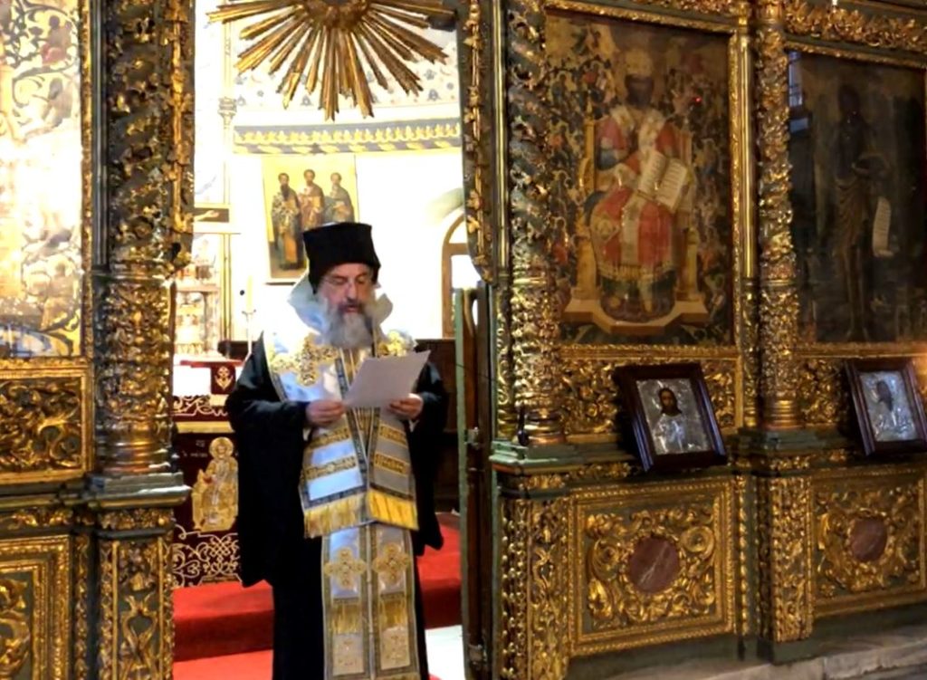 Metropolitan Evgenios ceremoniously accepts election as new Archbishop of Crete before Ecumenical Patriarch Bartholomew