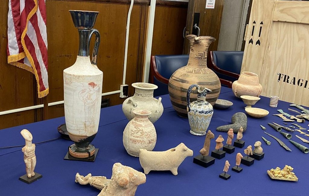 Η Υπουργός Πολιτισμού στην τελετή παράδοσης 55 αρχαίων στη Νέα Υόρκη