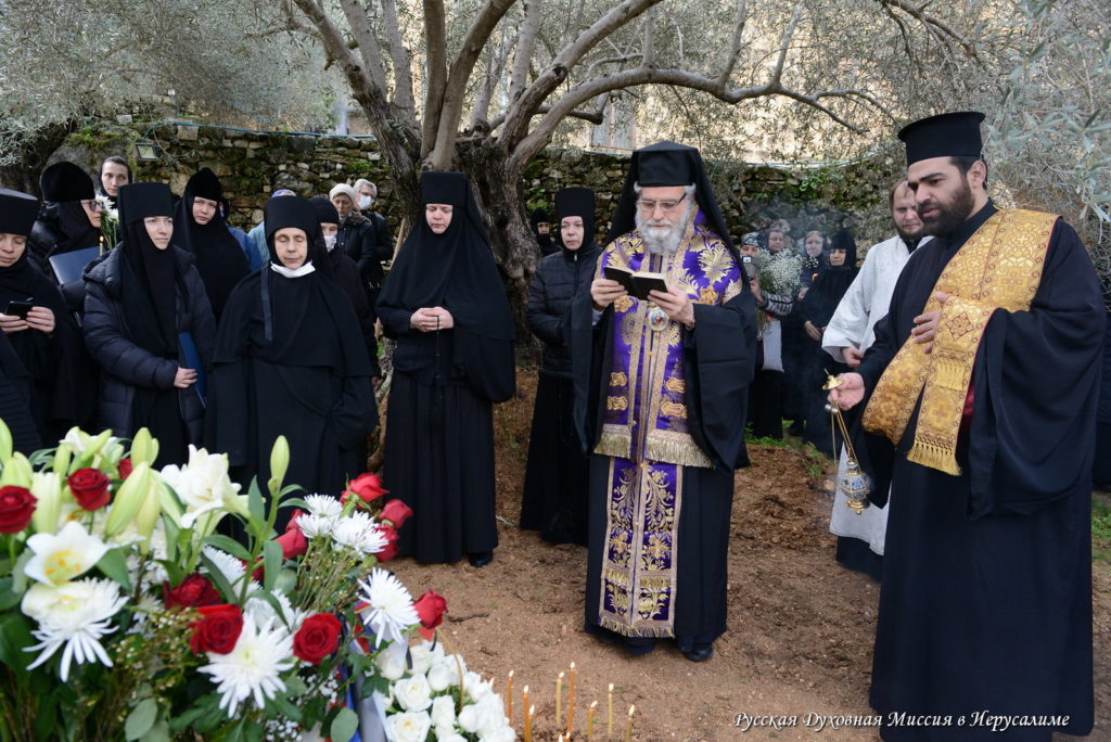 Ο Μητροπολίτης Καπιτωλιάδος στον αποχαιρετισμό της μοναχής Γεωργίας στην Ιερά Μονή Ορεινής