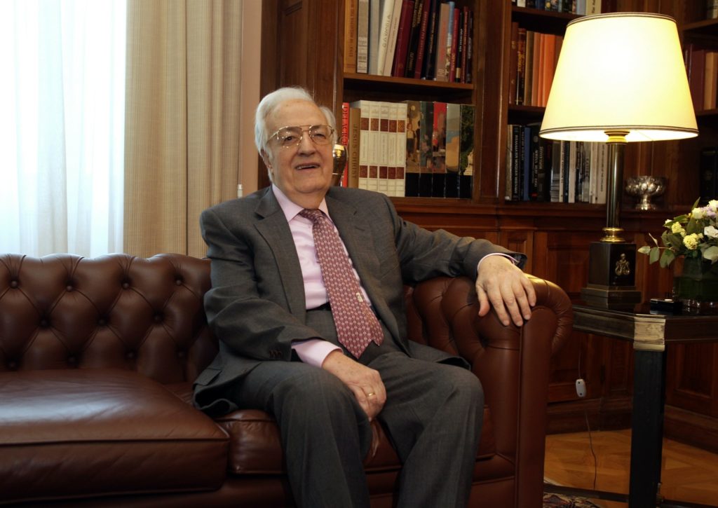 Τριήμερο πένθος για τον θάνατο του Σαρτζετάκη – Δημοσία δαπάνη και με τιμές αρχηγού κράτους η κηδεία του