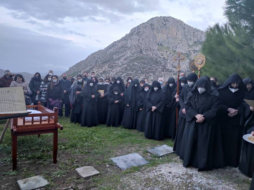 Η Εξόδιος Ακολουθία της Μοναχής Ταβιθά