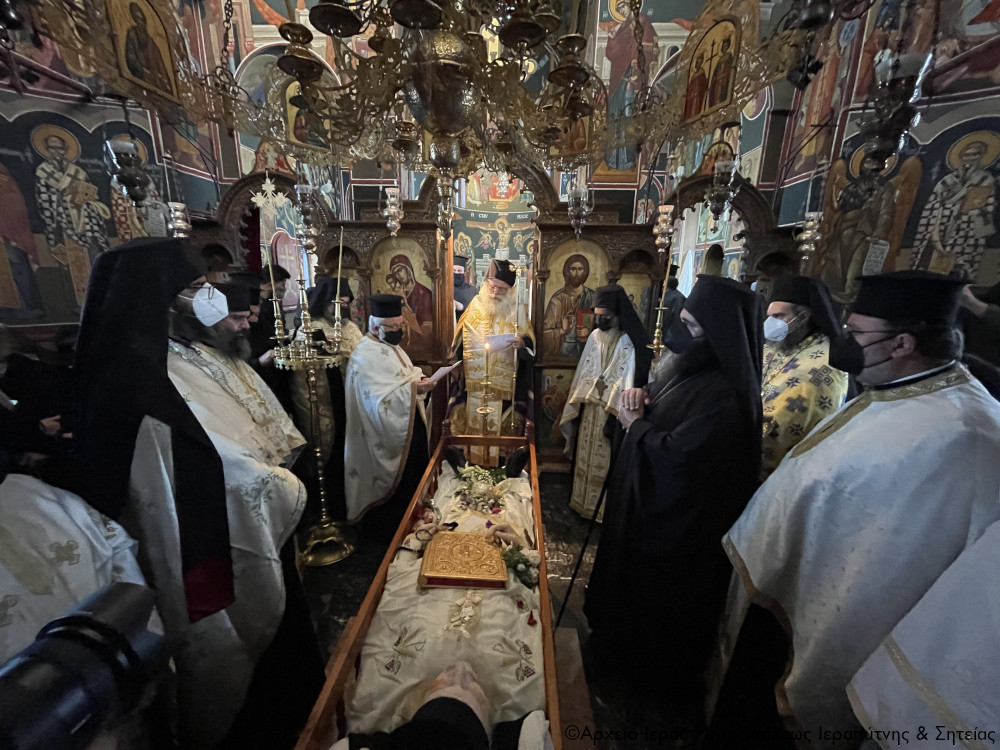 Η Εξόδιος Ακολουθία του μακαριστού Αρχιμ. Αναστασίου Χατζάκη στην Ιεράπετρα