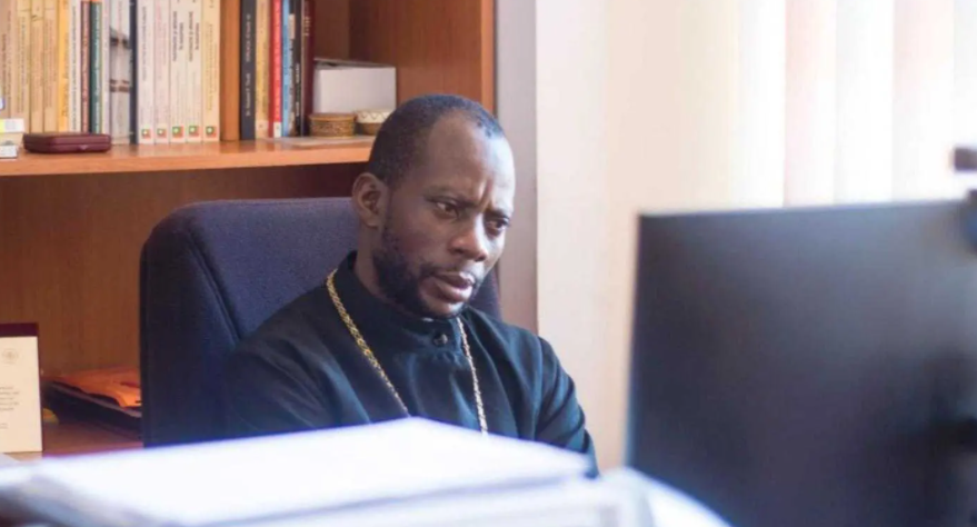 Preotul african Habbil Lipesa Omukuba susţine o conferinţă despre Ortodoxia în Africa şi experienţa convertirii