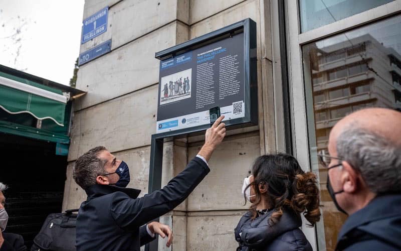 «Έξυπνες» πινακίδες στην Αθήνα «επανασυστήνουν» το Φιλελληνικό Κίνημα