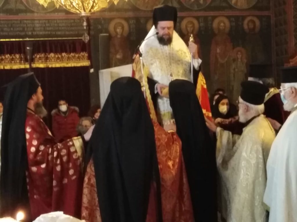 Ευλαβική προσευχή για τον Άγιο Χαράλαμπο, στον ομώνυμο ναό του, των Ιλισίων!