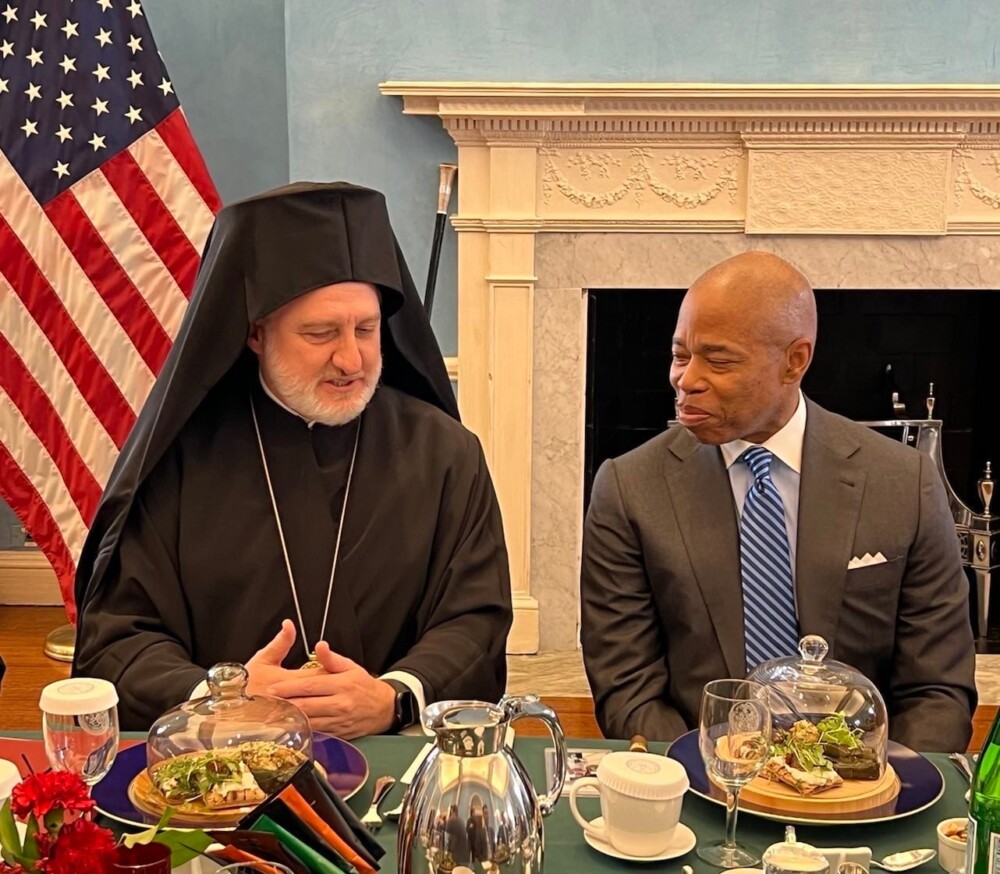 Архиепископът на Америка се срещна с кмета на Ню Йорк Ерик Адамс
