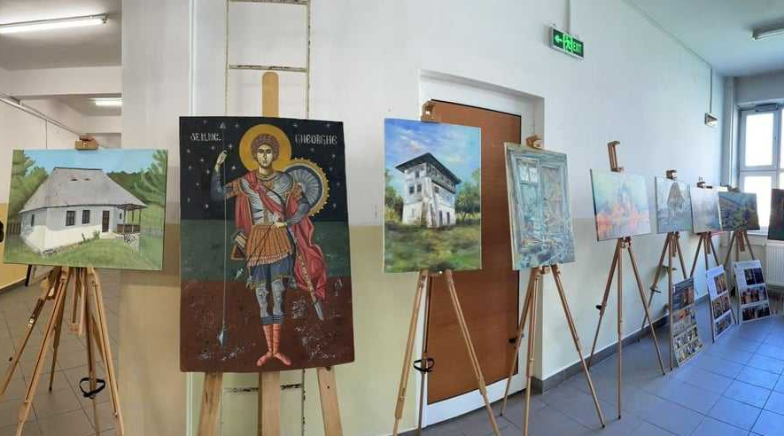 Studenţii de la Artă Sacră şi Arte Plastice ai Facultăţii din Craiova şi-au expus lucrările la Târgu Jiu