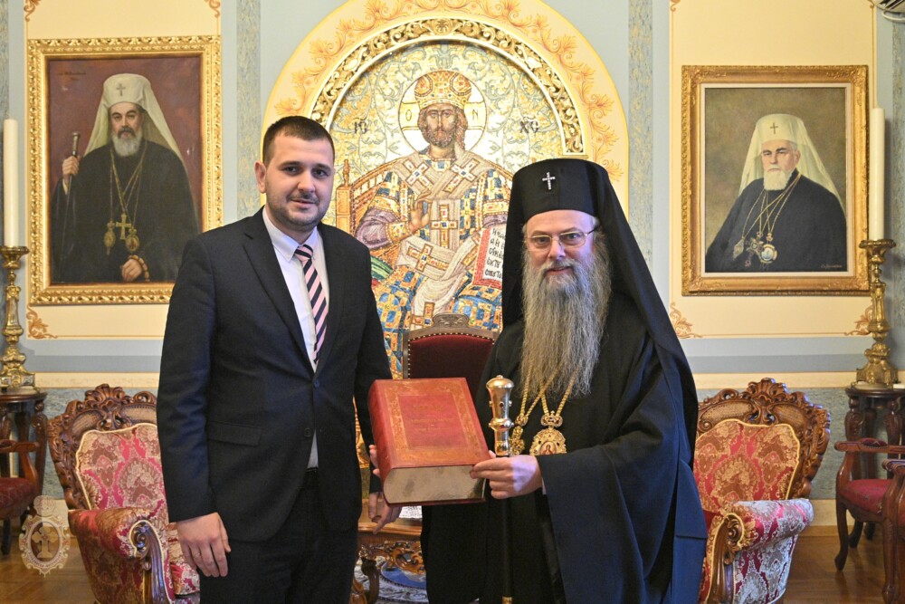 Пловдивският Митрополит Николай благослови новия областен управител на Пловдив от „Демократична България“ Йордан Иванов | СНИМКИ