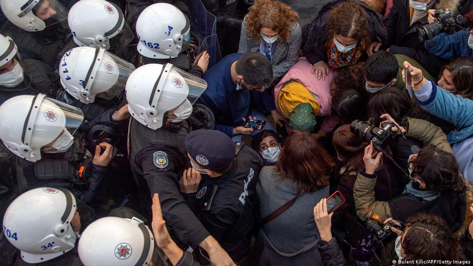 Τουρκία: Οι νέοι προτιμούν την ξενιτιά – Έρχεται “πολιτικός σεισμός”