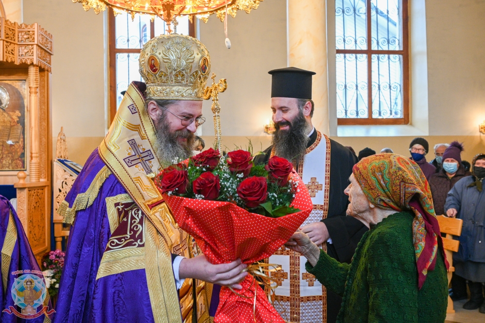 Архиерейски молебен за 100-годишнината на баба Лазаринка от с. Радуил