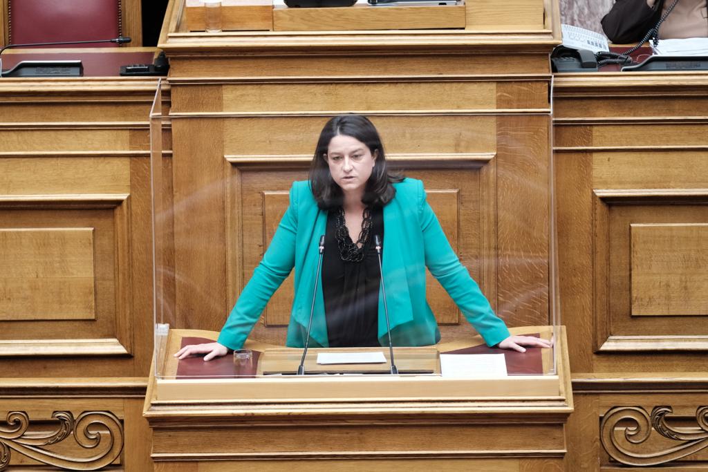 Κεραμέως: Σε όλους τους εκπαιδευτικούς voucher 200 ευρώ για τεχνολογικό εξοπλισμό