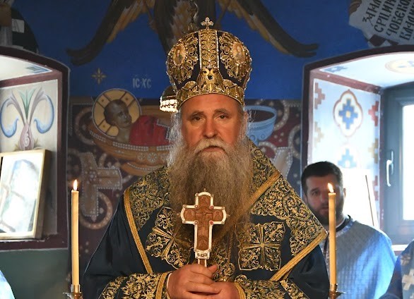 Митрополит Јоаникије богослужио у Острогу и замонашио тројицу послушника