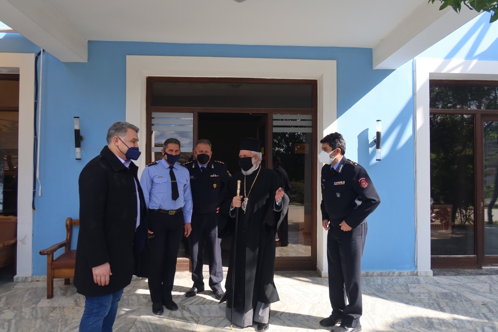 Εθιμοτυπική επίσκεψη Μητροπολίτη Σύρου στην Πυροσβεστική