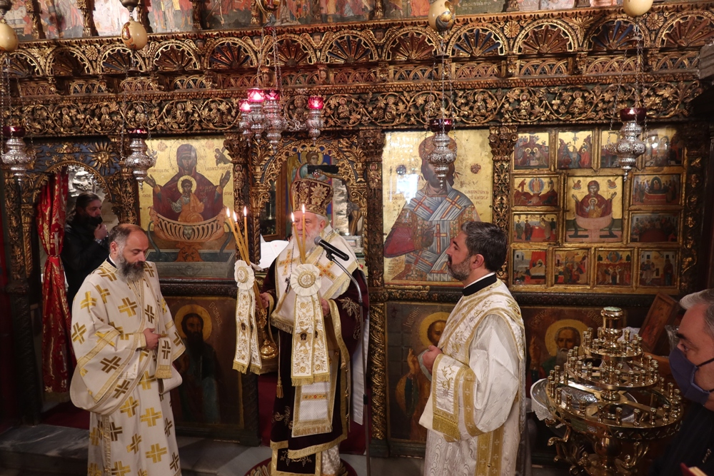 Ο Μητροπολίτης Σύρου τέλεσε τεσσαρακονθήμερο μνημόσυνο στον Ι.Ν. Μεγάλης Παναγιάς Μυκόνου