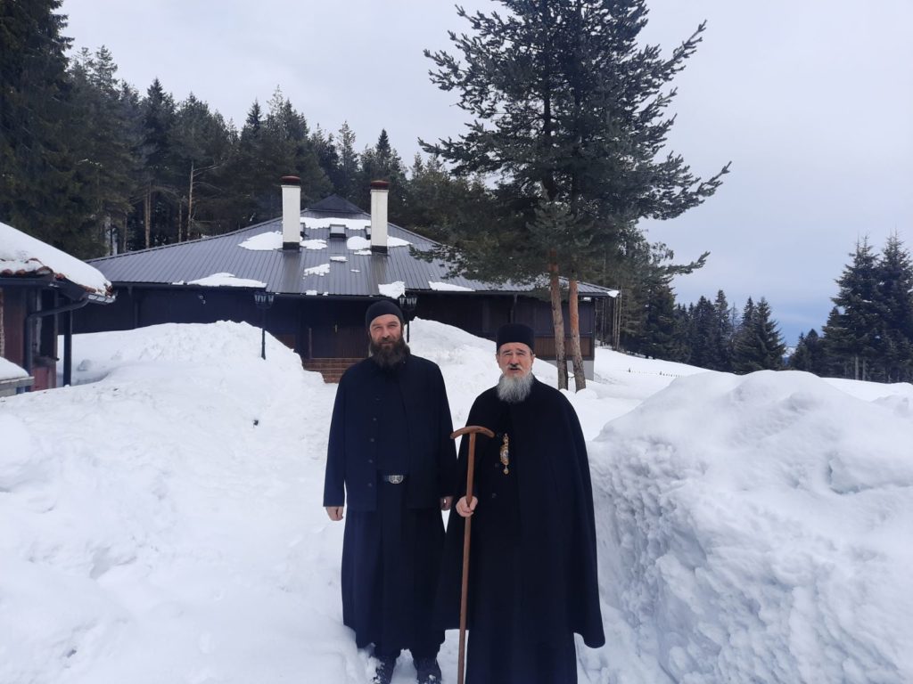 Ποιμαντική επίσκεψη Επίσκοπου Μιλεσέβου στην χιονισμένη Μονή Αγ. Κοσμά και Δαμιανού