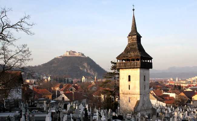 A început reabilitarea turnului-clopotniță al celei mai vechi biserici ortodoxe din Deva