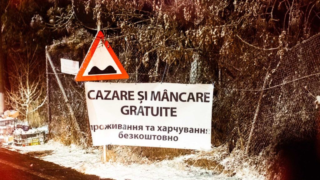 Arhiepiscopia Romanului vrea să creeze o platformă interactivă pentru a gestiona cazarea refugiaților ucraineni
