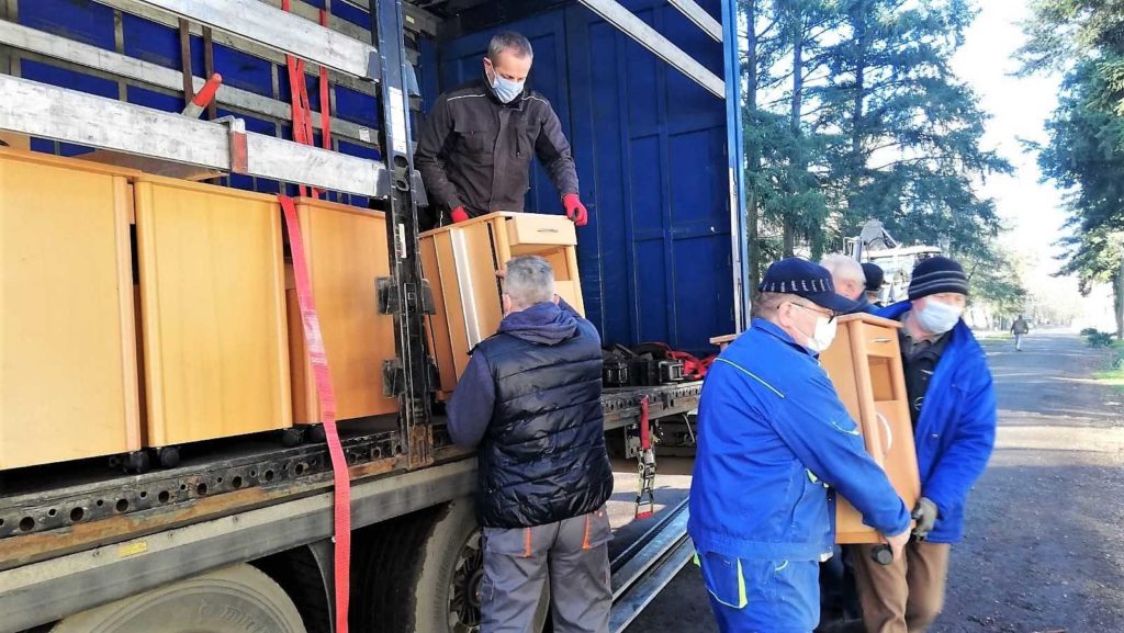 Arhiepiscopia Timișoarei a donat mobilier Spitalului de Psihiatrie din Gătaia