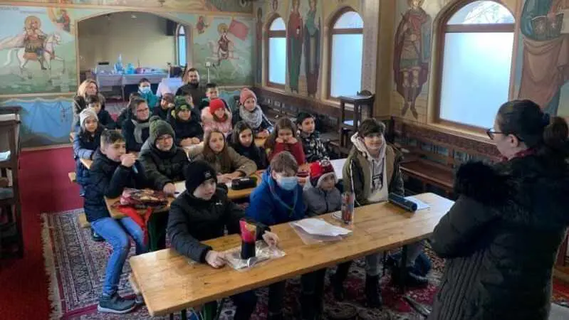 O parohie din Bacău oferă copiilor meditații gratuite la limba engleză și franceză