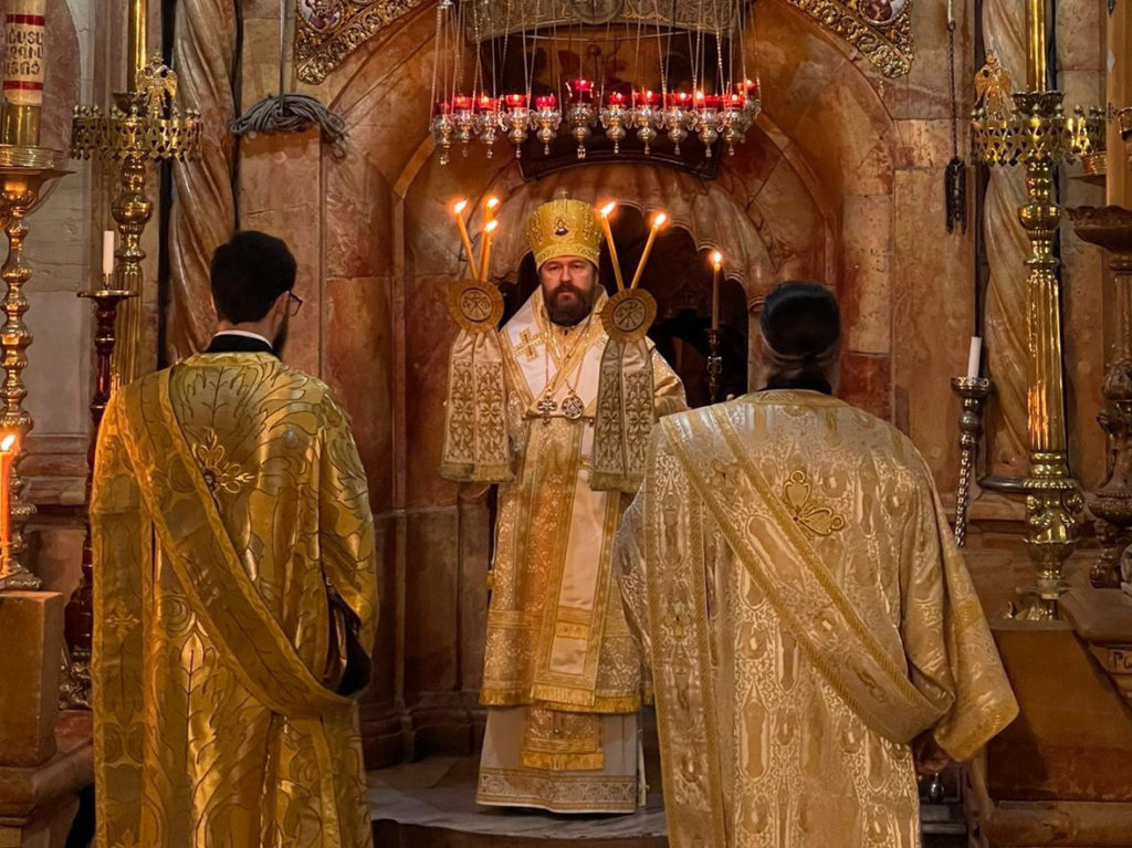 Митрополит Волоколамский Иларион совершил Литургию в Храме Гроба Господня