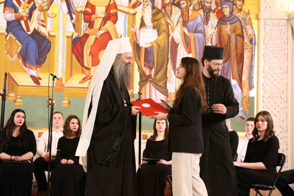 Патриарх Порфирий връчи годишни стипендии на студенти от последните курсове на учредителните факултети на Белградския университет | VIDEO И СНИМКИ