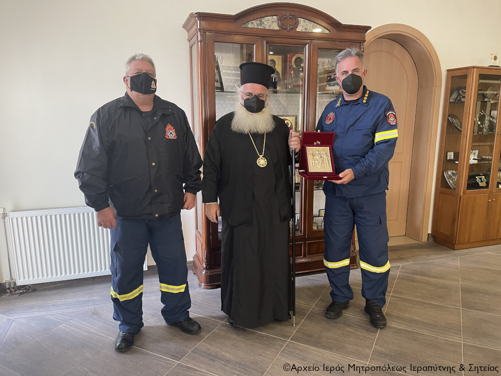 Εθιμοτυπική επίσκεψη του νέου Διοικητή της Πυροσβεστικής Λασιθίου στον Μητροπολίτη Ιεραπύτνης