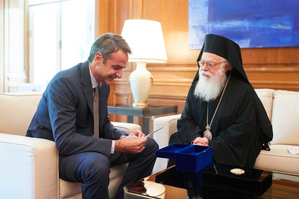 Συνάντηση Μητσοτάκη με Αρχιεπίσκοπο Αλβανίας