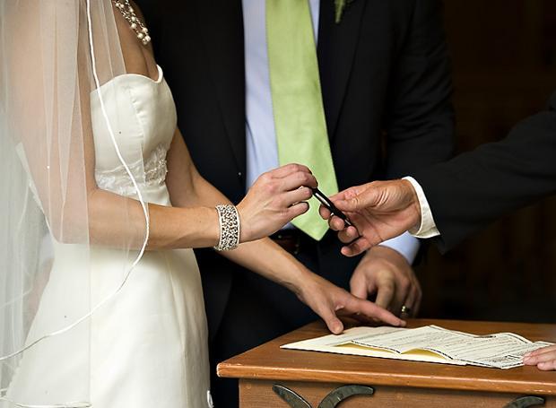 «Και έσονται οι δύο εις σάρκαν μίαν» – 40 χρόνια πολιτικός γάμος στην Ελλάδα – Τι άλλαξε μετά τα μνημόνια και την πανδημία