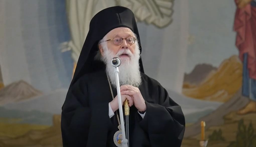 Αλβανίας Αναστάσιος: Ο ιός της υπερηφάνειας και οι μεταλλάξεις του