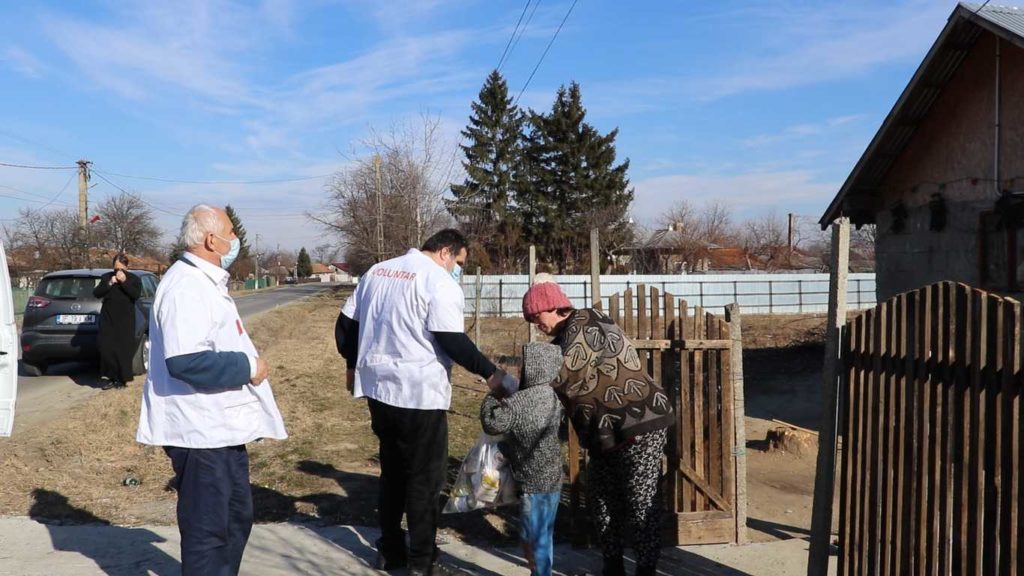 Συνεχίζουν να προσφέρουν βοήθεια οι εθελοντές του Καθεδρικού Ναού