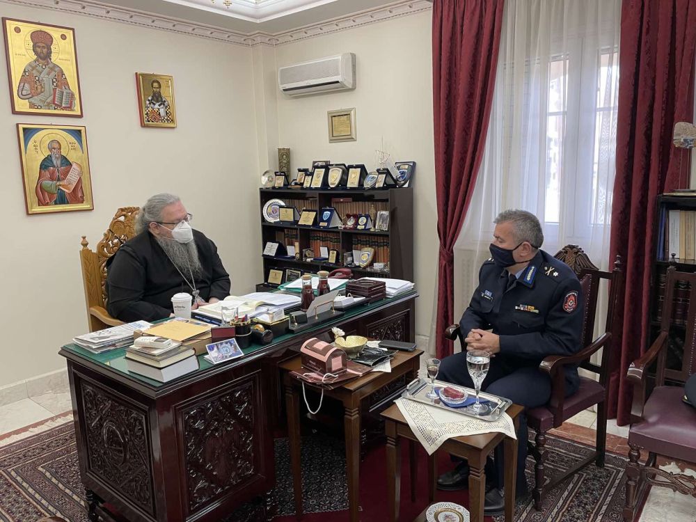 Ο Διοικητής Πυροσβεστικών Υπηρεσιών Θεσσαλίας στον Μητροπολίτη Λαρίσης