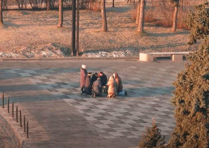 Μια προσευχή στο Χάρκοβο εν μέσω πολέμου (BINTEO)