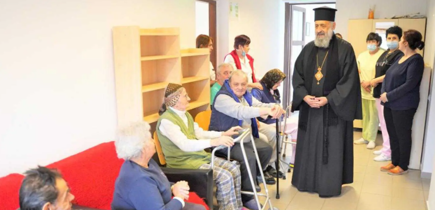 Vârstnicii unui centru social din Alba au fost vizitați de Arhiepiscopul Irineu