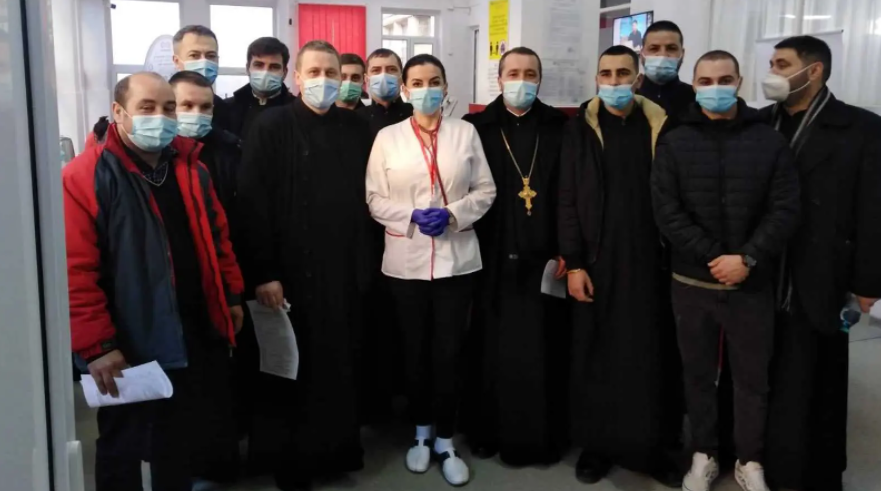 Clericii din Protoieria Târgu Jiu Nord au donat sânge. „Va deveni o tradiţie”