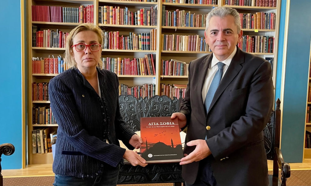 Συνάντηση Χαρακόπουλου με πρόεδρο ΕΣΗΕΑ – Η πρώτη παρουσίαση του τόμου “Αγία Σοφία”
