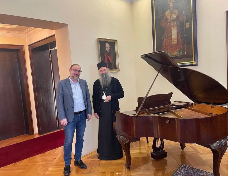 Δωρεά πιάνου στον Πατριάρχη Σερβίας